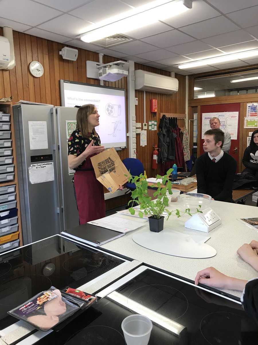 Balweariefood's tweet image. Interactive workshop on meat 🍖🥩🥓delivered by Sara from @TheRHET to our S2 pupils this afternoon! #learnsomethingnew #understandingingredients @BalwearieHigh