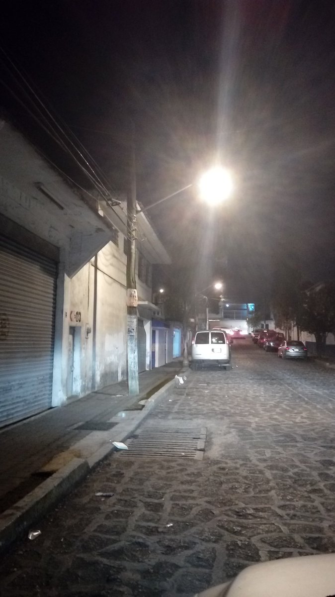 Muchas gracias por atender las peticiones de los vecinos de la colonia pumar en #Xalapa @AlumbradoXal  @AytoServiciosM <a href="/AytoXalapa/">Ayuntamiento de Xalapa</a> nuestra calle luce mejor y mas segura