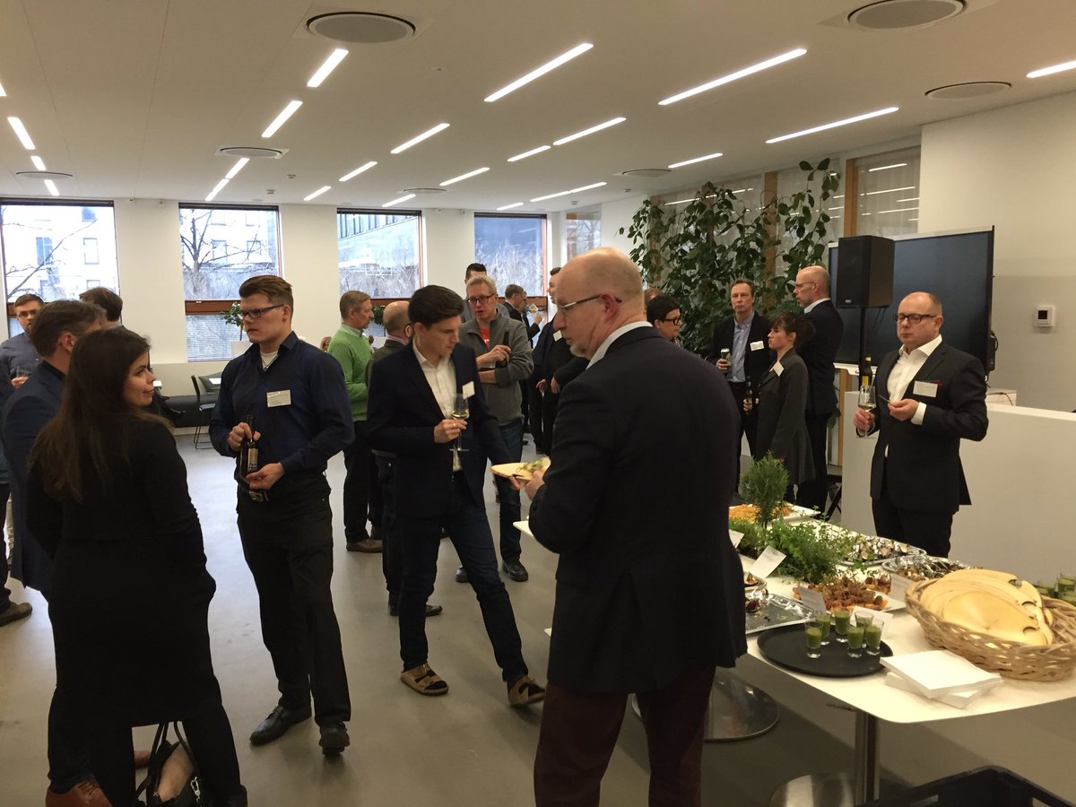 Tyylikkäät työtilat, hulppeat tarjoilut ja sitä paljon puhuttua pöhinää <a href="/BimKampus/">BIM Kampus Helsinki</a> Helsingin avajaisissa. <a href="/markorajala/">Marko Rajala</a> lupasi jopa kiireen alalta poistaa. Mahtavaa! Menestystä BIM kampukselle!