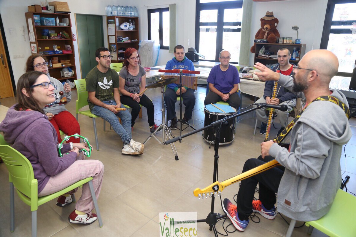 RadioValleseco's tweet image. Taller de Musicoterapia Centro Ocupacional de #Valleseco impartido a través de la #Compsi y la #FundaciónDISA @MancomunidadNGC @GranCTimes @infonortedig @Bcodelavirgen @canarias7 @laprovincia_es @BTCanariasTV @BDCanariasTV @RobertoHTVE @GranCanariaCab @laautonomica @KBarrosoG