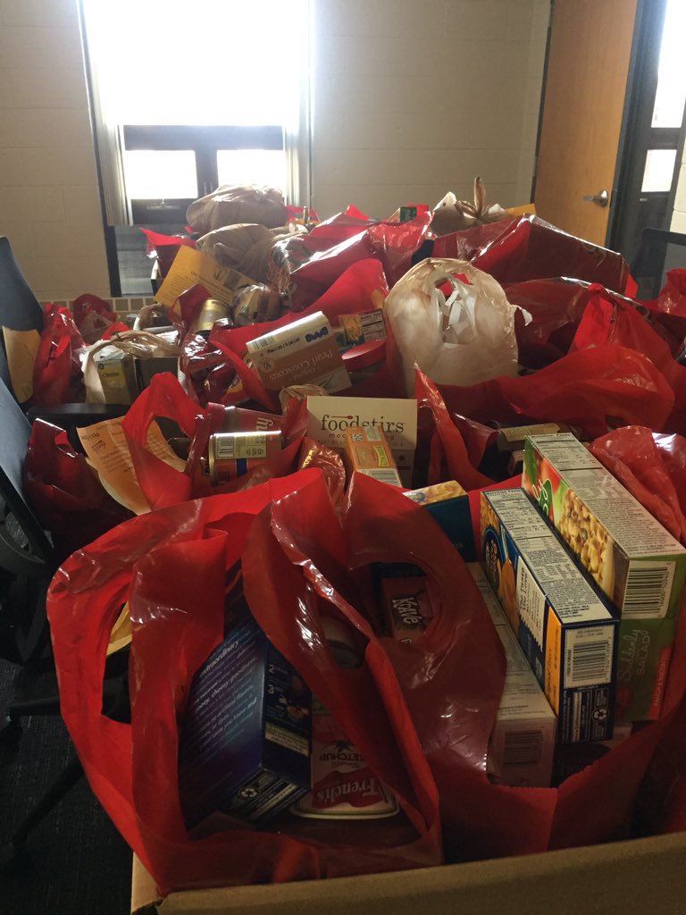 FranklinWINHS's tweet photo. Huge thank you to all the community members who donated! Because of you we were able to fill a small conference room! Additional thank you goes out to all the members that helped make this event successful! https://t.co/fSC5lj0oRU