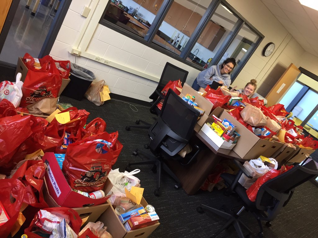 FranklinWINHS's tweet photo. Huge thank you to all the community members who donated! Because of you we were able to fill a small conference room! Additional thank you goes out to all the members that helped make this event successful! https://t.co/fSC5lj0oRU