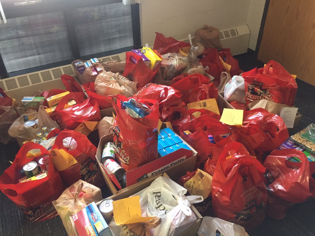 FranklinWINHS's tweet photo. Huge thank you to all the community members who donated! Because of you we were able to fill a small conference room! Additional thank you goes out to all the members that helped make this event successful! https://t.co/fSC5lj0oRU