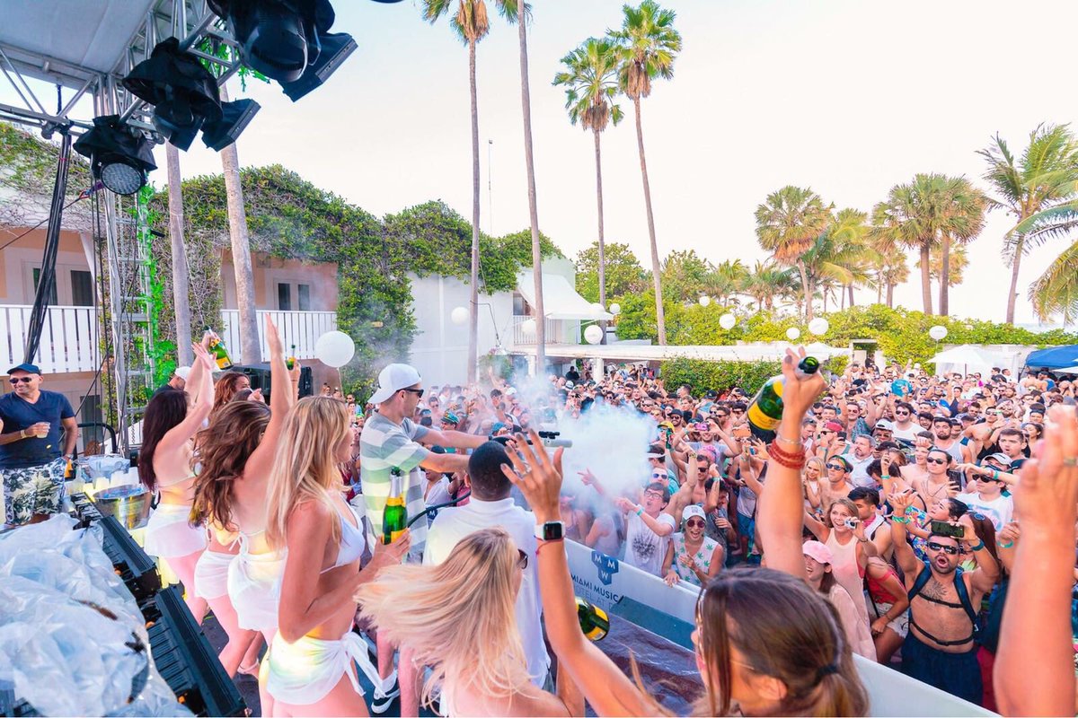 groovesociety's tweet photo. This Saturday, meet us at @DelanoBeachClub for Aqua Beach Pool Party w/ @CIDmusic @Styline @deanmasonmusic @djchrisvalencia @FvegoBeatz @MaloneMusicOFC @NXNYLive &amp; @Djraycosta! Guaranteed madness 💦 Tickets: https://t.co/fP1pJvPYR7 https://t.co/2XV8A6Ggzp