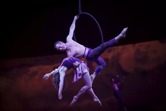 The real-life romance behind this larger-than-life show made Odysseo a must-see. We caught up with this aerialist couple during their time in Chicago to find out more about their relationship -- and the largest touring show in the world. ow.ly/fNq830iCZyB
