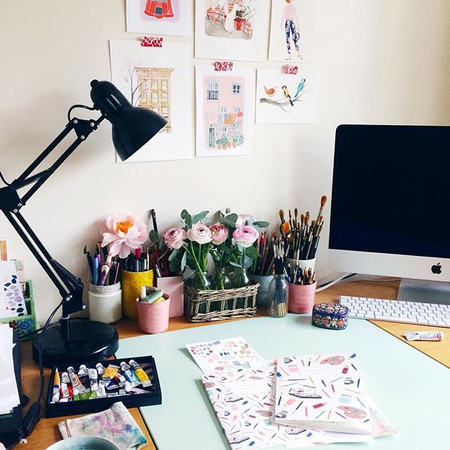 Today’s desk looking nice and tidy after a very fun photoshoot in my flat. I can’t wait to see the photos and video.
#deskie #deskdecor #artiststudio #cornersofmyhome #lovepapier #mydomaine ift.tt/2FCKKqs