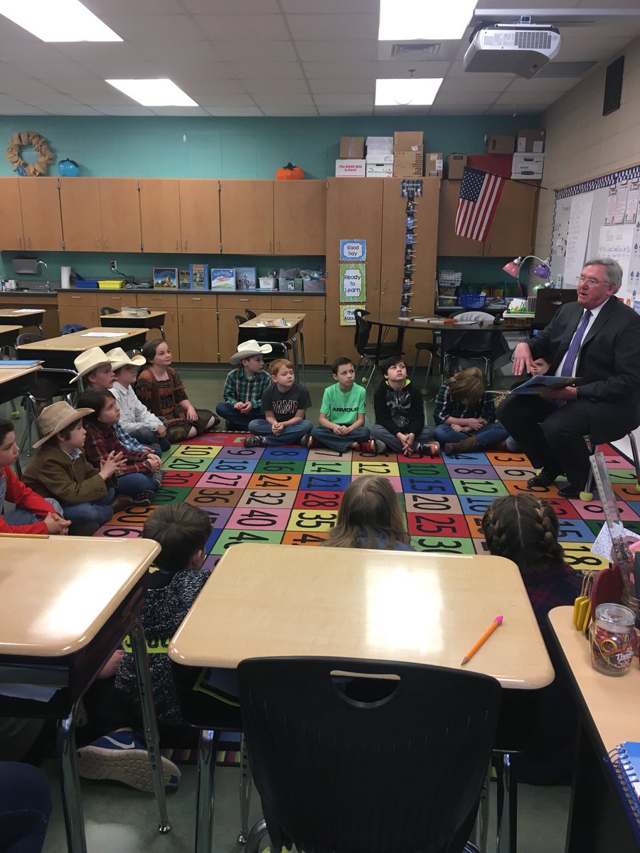 LynnLvines's tweet photo. Dr. Pouncey reading to 4th graders in Ms. Henak’s class at Concord Elementary. @jefcoed @Concord_El https://t.co/eOKZoQIfHv