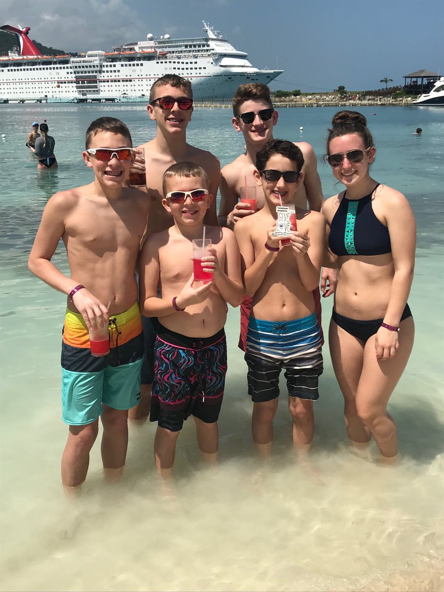 ksbroberg's tweet photo. Waukee enjoying Jamaica mon! #waukeegiveslove #givinglovefromJamaica https://t.co/dnY5NRvfpR