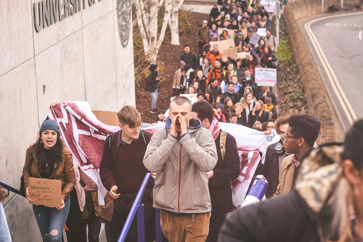 A great demonstration of our staff/student solidarity today on campus <a href="/UniofBath/">University of Bath</a> #USSstrike bathchronicle.co.uk/news/gallery/u…