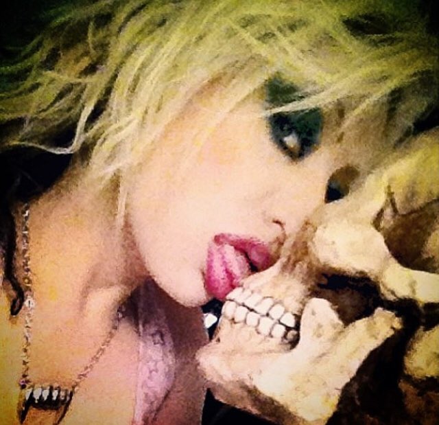 LizzyBorden6's tweet photo. In my own simple way
I think she wants me only
She said, "Come over right away"
But she's just not that way
Her little soul is stolen
See her put on her brand new face
Go on and pull the shades
Razor blades
You're so tragic
Go on, I hate you so
But love you more
#dirtymagic https://t.co/Kyu2jFLKLX