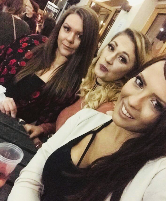 priceyx's tweet photo. love these girls 💋 #mygurls https://t.co/VR97M2VzNN