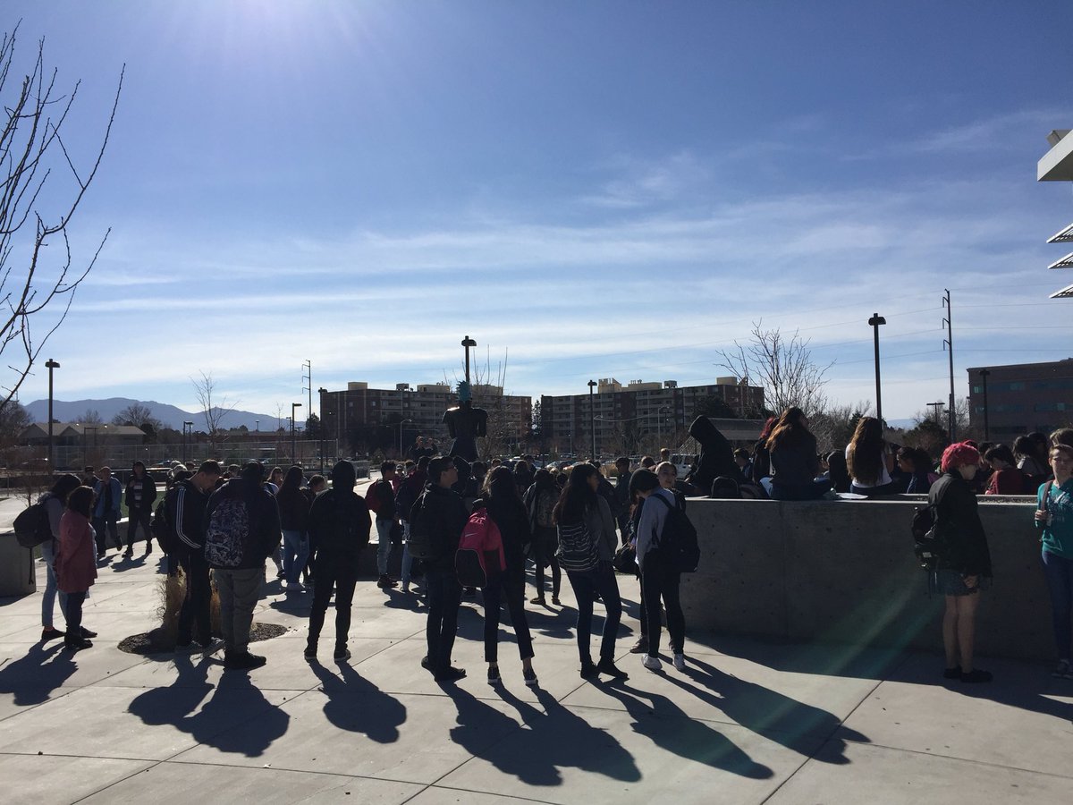 Del Norte students moment of silence for Parkland students. @chris_zone4 <a href="/DNHSAlumKnights/">DNHS AlumKnights</a> @APSLZ4