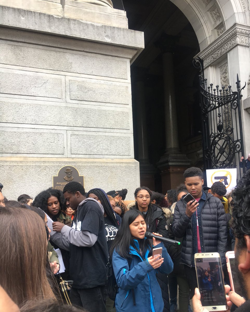 Cindy Perez-Nieto junior @SLA_Beeber & youth leader at Juntos “I want to start off by saying that we stand in solidarity with the young people in Florida, who have been protesting and spreading the word about the importance of school safety” #Phillywalkout
#truststudentvision