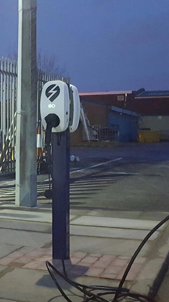 Moody shot for a #EV charge station.! Bit of modernism in an industrial setting.
#eocharging Genius looks the business, Groundworks aren’t bad too @MoleGroup 
Design/installation service for commercial and domestic projects
0151 649 8350
#Workplacecharging #Wirral #Merseytravel