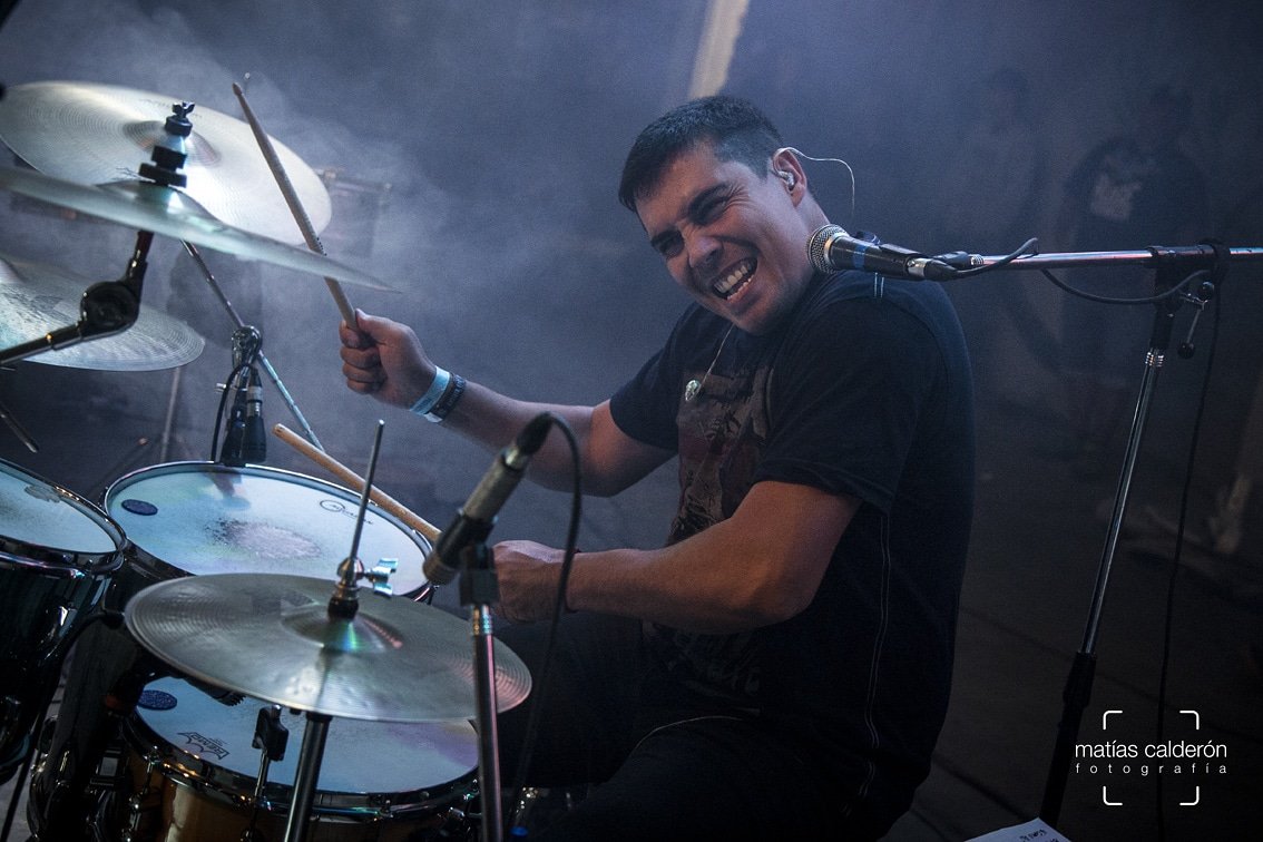 _matiascalderon's tweet photo. Feliz cumpleaños Pablo! Baterista de La Que Faltaba! #lqf #bateria #baterista #photo #photography #drums #Drummer #banda #rock  #rocknacional #work #music #musica #vicfirt #sabian #vivo #recital #bandaenvivo #batero #arte #art #showenvivo #pablolqf #drumming #ph #canon #drumset https://t.co/xh43I9me3m