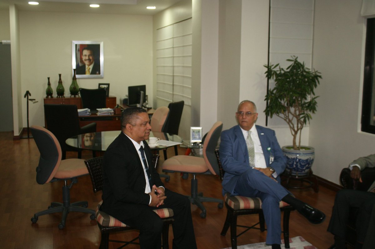 CodiaCentral's tweet photo. #CodiaInforma
El Agrim. @juancruz41, Pte del #CodiaRD, y la Junta Directiva Nacional de nuestro gremio visitaron al Lic. @angelcano2, Dir. Ejec. de la @CNE_RD, y acordaron darle seguimiento a un convenio de trabajo interinstitucional firmado hace varios años. #CodiaTrabajando https://t.co/VGB4BD0ChE