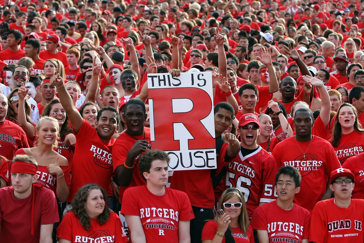 briannnnf's tweet photo. This, above everything, represents Rutgers. The diversity among the student population is immense, but we all come together to support each other and to air our grievances — about signing up for classes, the horrendous bus system and the RU Screw. #DCIM353B #TXC17 https://t.co/bft7e7e3HT