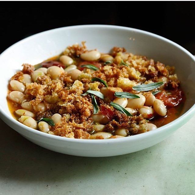 RestauranTourTV's tweet photo. #Repost @grubstreet ・・・
Braised butter beans with preserved tomato and bread crumbs from the new menu at @marlowandsons under its new chef Patch Troffer. 📸: @melissa_hom https://t.co/B67dhha04Y