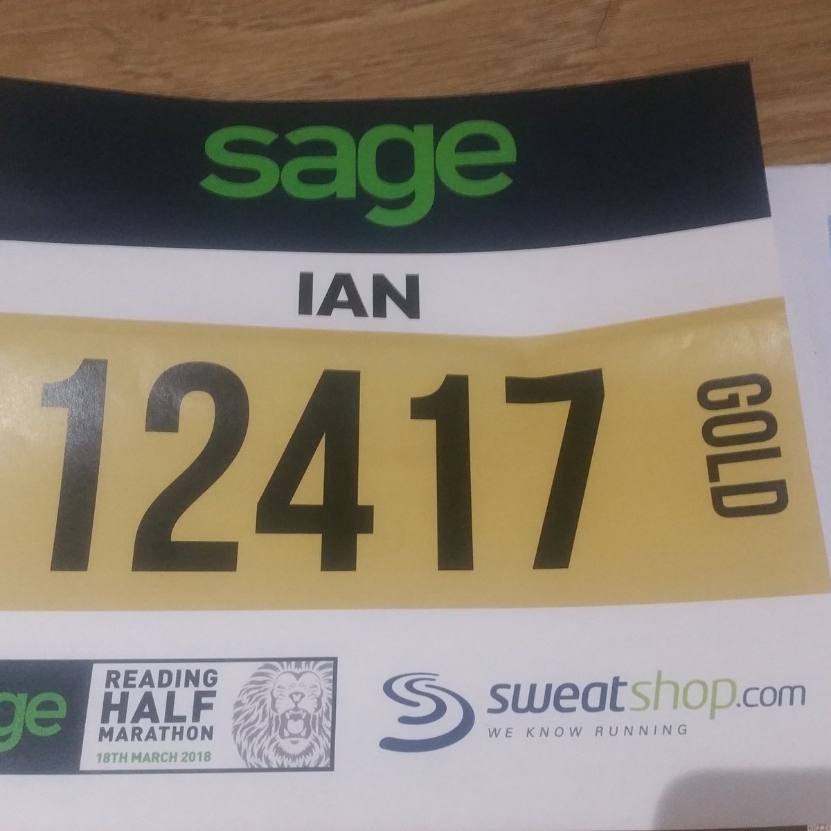 royalsdadadoug's tweet photo. It's arrived! Looking forward to @readinghalf running with @hi5runners for @swingsandsmiles https://t.co/mn7GsRSzkS