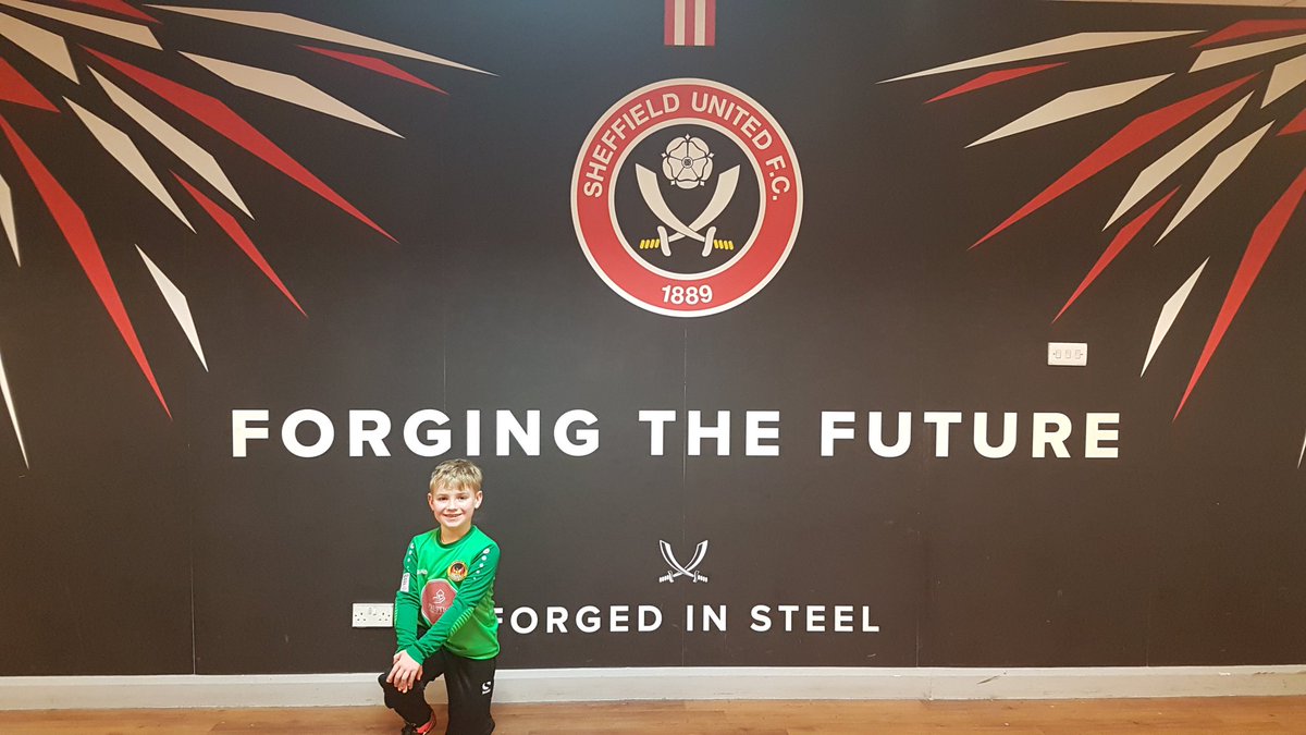 donna_staniland's tweet photo. This little chap got to play at the Sheffield United Academy tonight #proudmum #futuregoalkeeper #littlesuperstar #sufc @nigel_staniland https://t.co/ByN9KJA2lY