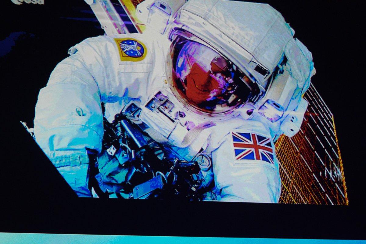 TempestLou's tweet photo. @ASCL_UK @astro_timpeake @HTempestPhoto #reachforthestars #LookingGoodWithTempest https://t.co/akUGFXxHxp