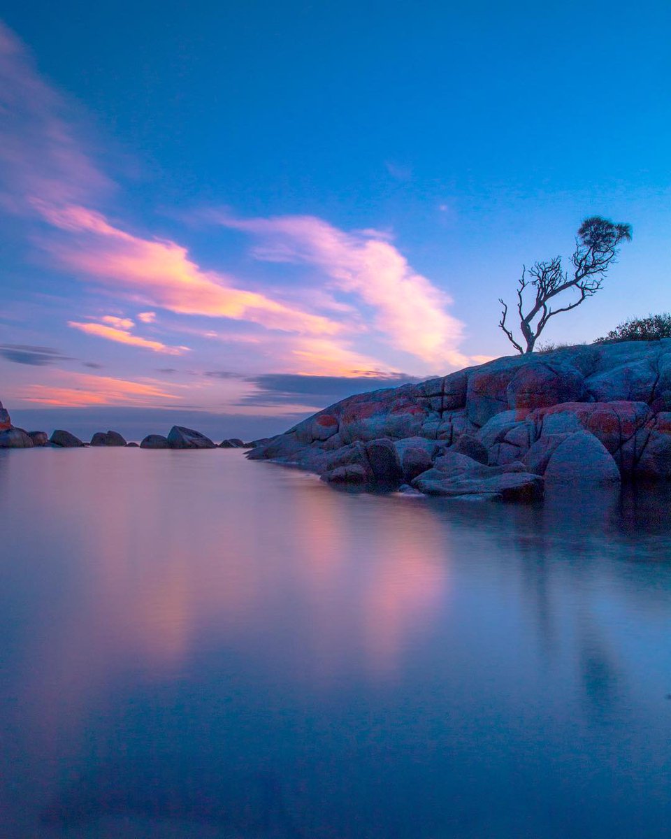 today_tasmania's tweet image. A magical sunrise from Binalong Bay at the Bay of Fires is simply mesmerising #Tasmania pic: instagram.com/carmelboyd_