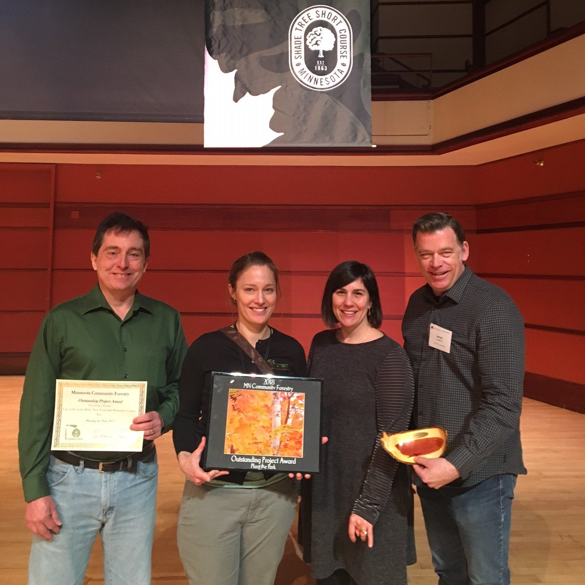 TreeTrust's tweet photo. Thank you #MNSTSC for awarding us the Outstanding Project Award for a tree planting done along Minnetonka Blvd. 65 volunteers planted 150 trees in just two hours! @stlouispark @MinnesotaTrees #BFGMN https://t.co/fnrWlcwHiT