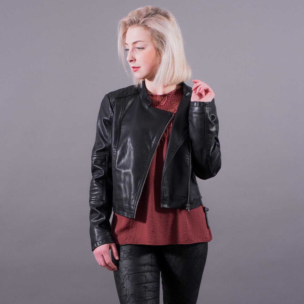 krauseoutlet's tweet image. Black is beautiful - Modisches Ausgeh-Outfit by Krause Fashion Team #trendmode #fashion #lederlook #outlet #modeoutlet #designeroutlet #krauseoutlet #kleidung #mode #guenstigemode #markenmode #aachen #dueren #koeln #duesseldorf #markenkleidung #guenstigemarken