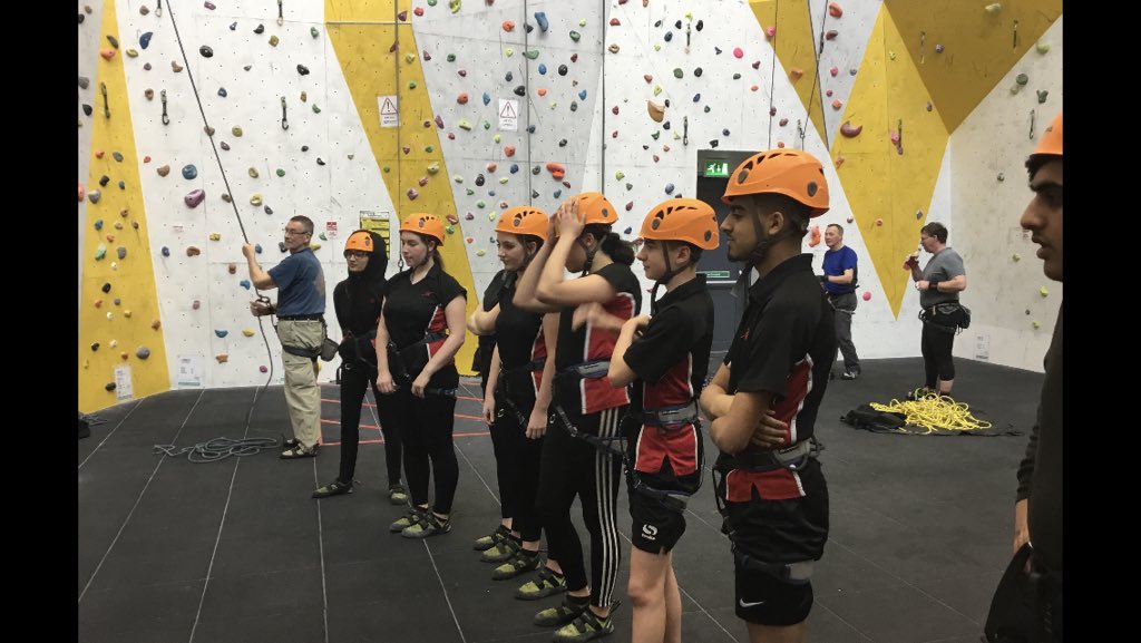 moor_end's tweet photo. Team Moor End! Year 11 GCSE PE students learning new skills. #teamworkmakesthedreamwork #rockclimbing #improvinggrades #developingteamwork @SouthPennine https://t.co/PBeEsFJFV8