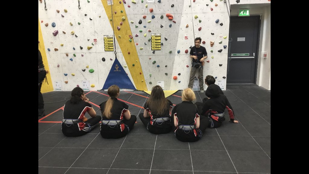 moor_end's tweet photo. Team Moor End! Year 11 GCSE PE students learning new skills. #teamworkmakesthedreamwork #rockclimbing #improvinggrades #developingteamwork @SouthPennine https://t.co/PBeEsFJFV8