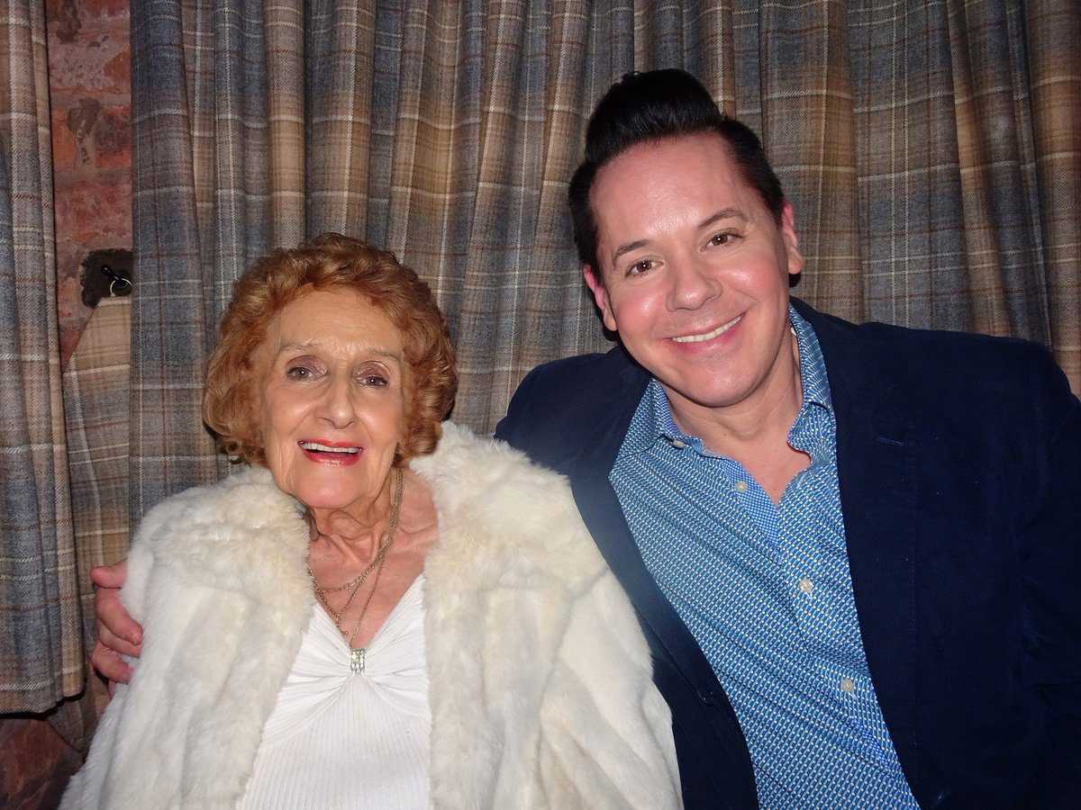 glenchevannes's tweet image. With mom on #MothersDay for dinner at @Vintage_Inns #TameOtter, #Hopwas #Tamworth.  Sadly not a good visit - 50% of menu sold out, food served cold &amp;amp; very slow service. A disappointing visit only sweetened by precious time with the family &amp;amp; plenty of time for a catch up