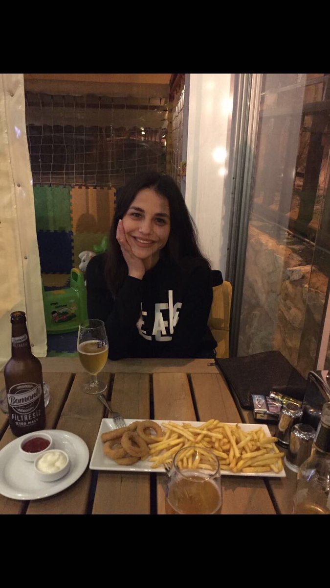 Filiz296's tweet photo. Benim kankamı çektiğim/Kankamın beni çektiği @busragulsumm https://t.co/SVm7ePNJe8