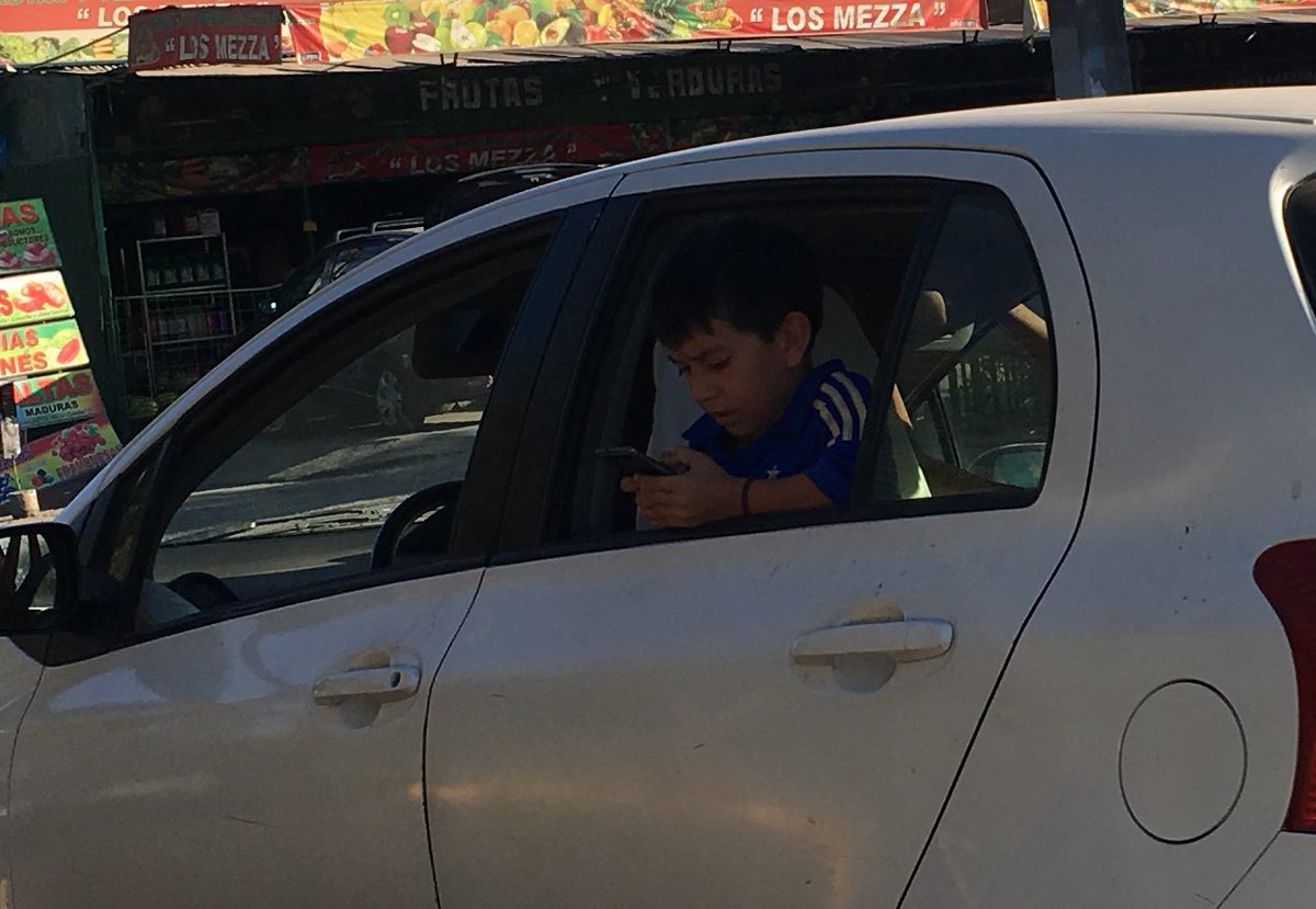 ClubYamahaChile's tweet photo. Despues dicen “me robaron el celular” #motochorros #SuperMamita https://t.co/SxsDi07w3n