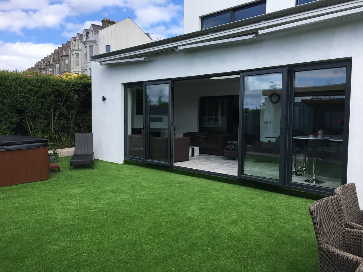 CarrollsGlass's tweet photo. Fabulous new extension with @Originbifolds from @CarrollsGlass #outsideliving #isspringontheway https://t.co/J3N3EBXDoH