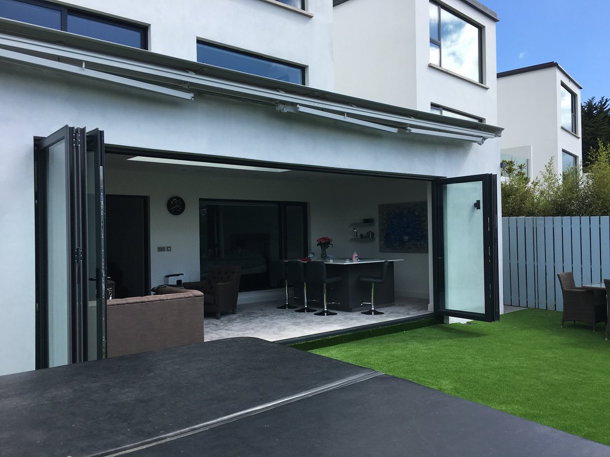 CarrollsGlass's tweet photo. Fabulous new extension with @Originbifolds from @CarrollsGlass #outsideliving #isspringontheway https://t.co/J3N3EBXDoH