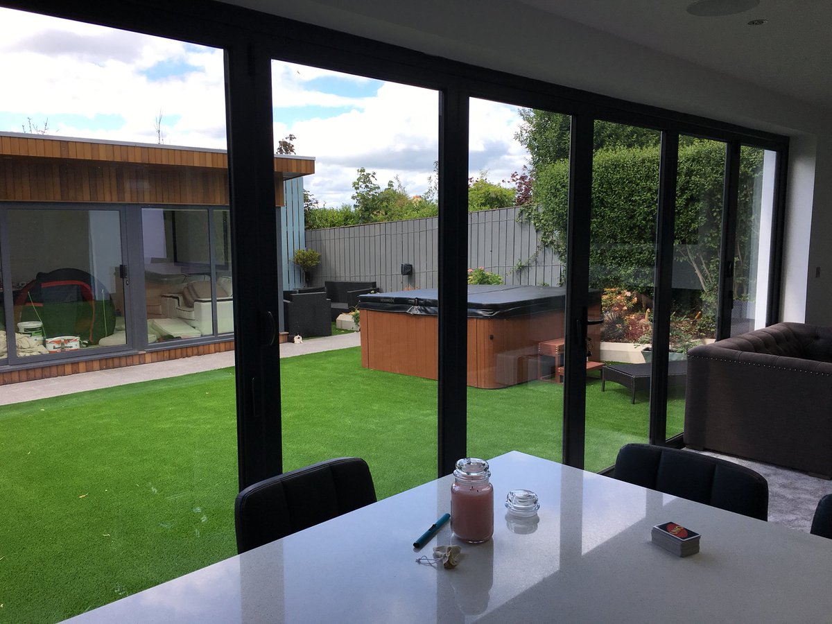 CarrollsGlass's tweet photo. Fabulous new extension with @Originbifolds from @CarrollsGlass #outsideliving #isspringontheway https://t.co/J3N3EBXDoH