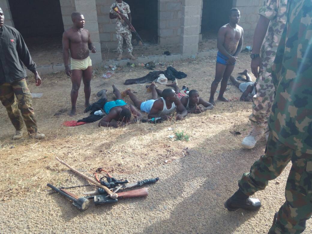 HQNigerianArmy's tweet photo. TROOPS ARREST 7 SUSPECTS, RECOVER WEAPONS IN CLASH AT MIANGO COMMUNITY. https://t.co/sw0fplzabe https://t.co/c271I7xxMU