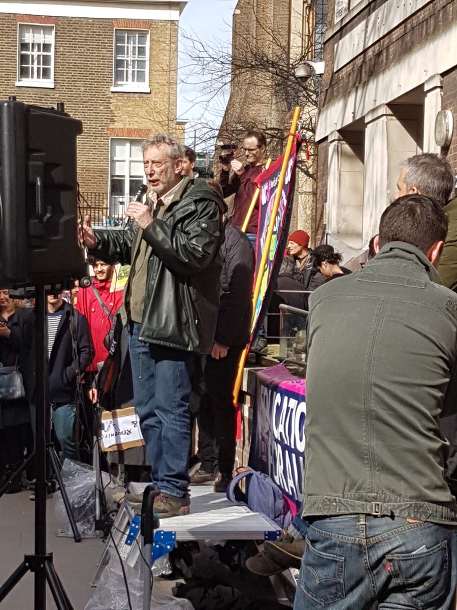 UCUSenateHouse's tweet photo. .@MichaelRosenYes addresses the #MarchForEducation2 #ussstrike #ucustrike #NoCapitulation @ucu @uculondon https://t.co/joPdCXXHy2
