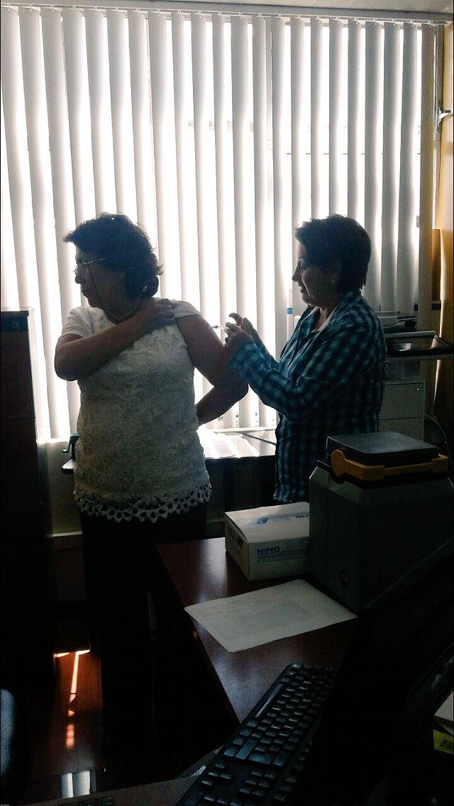 subsalud_ssc's tweet photo. Vacunación contra la influenza AH1N1 al personal administrativo y operativo del Seguro Social Campesino de la provincia de Tungurahua. https://t.co/7eN1XPVgZd