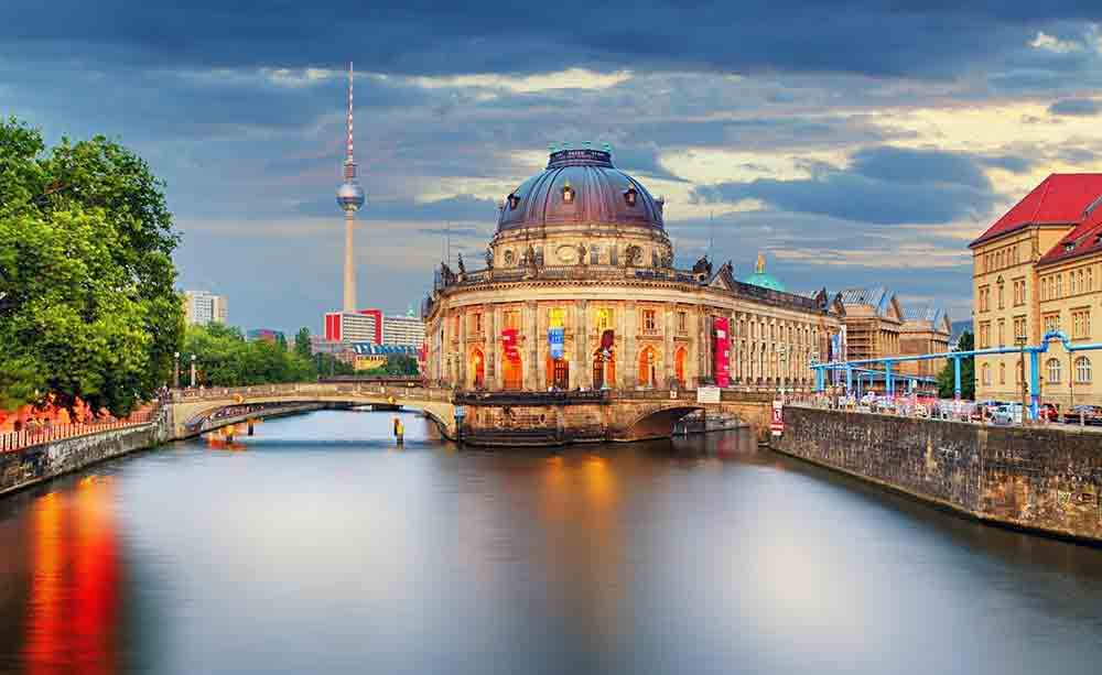 CdfTravel's tweet photo. Ha május, akkor városnézés! Mit szólnátok egy berlini kiránduláshoz? 4nap repülővel 164euro/fő!
https://t.co/iO4ByeDnRI https://t.co/MVj185a09r