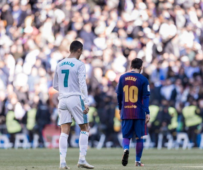 RiveraNelsonC's tweet photo. Sólo 2 futbolistas en la historia llegaron a 100 goles en la UEFA Champions League. 

- Cristiano Ronaldo 
⚽117 goles | 4 títulos 🏆

- Lionel Messi 
⚽ 100 goles | 4 títulos 🏆 https://t.co/2DE8Hf7SsJ