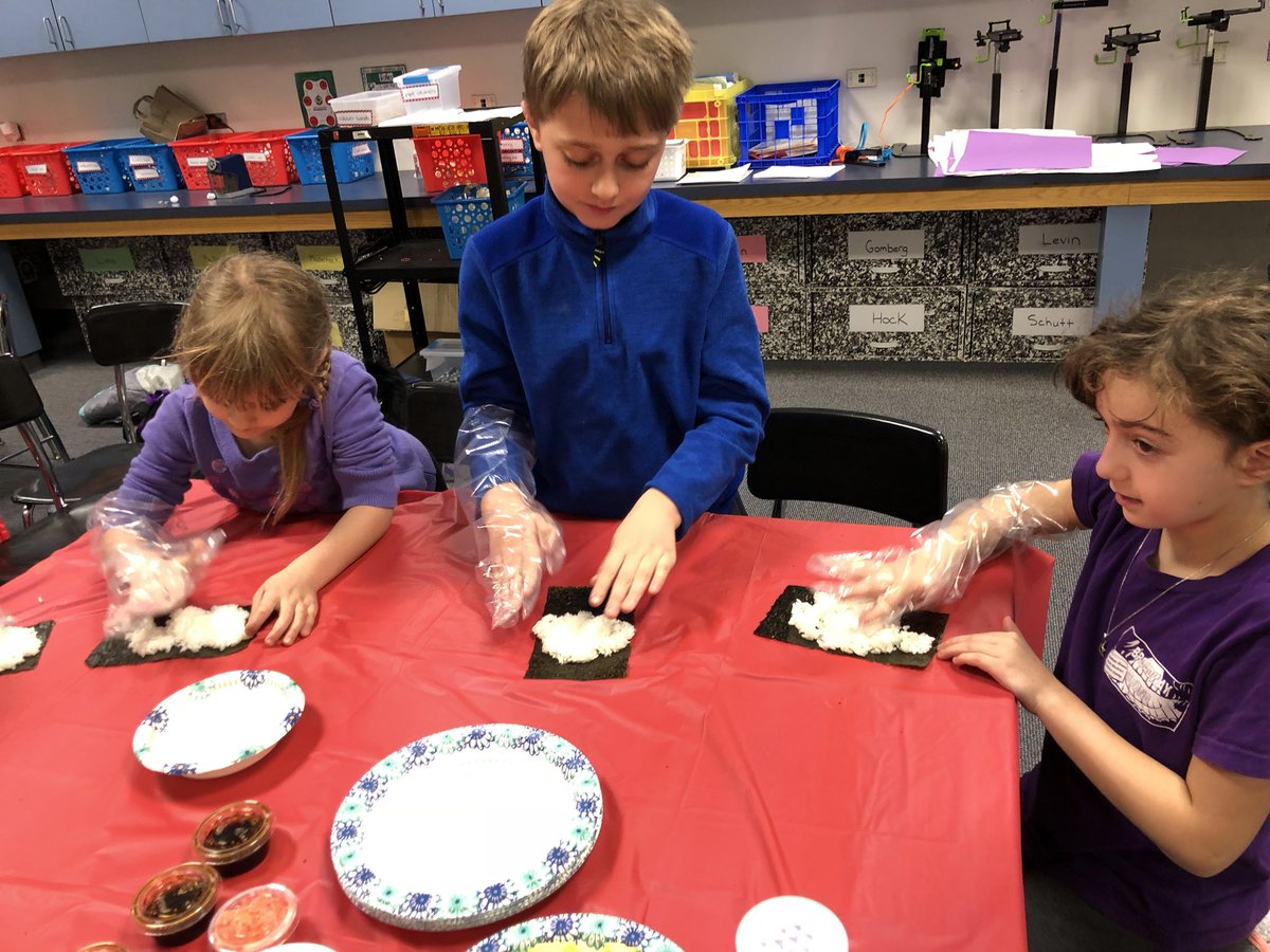 minawangLDC's tweet photo. The best way to enjoy the last day of World Cultures Club — sushi!! #inspire96 https://t.co/Lvrj7u2oep