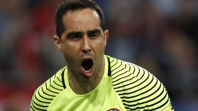 Cooperativa's tweet photo. Claudio Bravo fue desconvocado de la nómina de Rueda por "declinar a asistir a la convocatoria" #CooperativaCacique https://t.co/k5iwx09aut https://t.co/NFTjjfwWWy