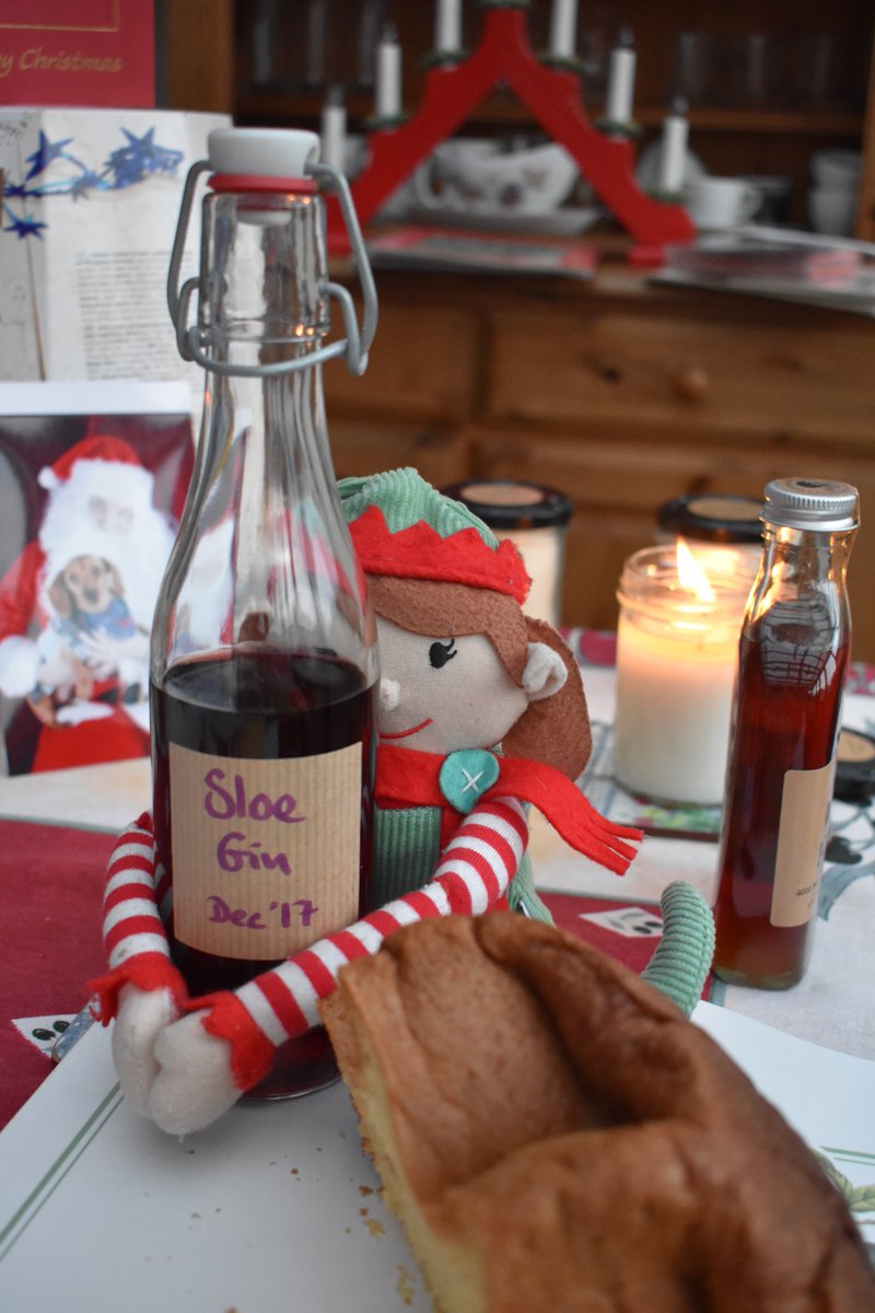 lucinda_murphy's tweet photo. Just wanted to pay especial tribute to these lovely folk who laid on such a fabulous #Christmas extravaganza for me and @MyElfGelf this afternoon complete with delicious panettone &amp; special homemade sloe gin - nothing like interviewing in #style! #impressiveeffort #TheFestiveLog https://t.co/mX57VAoJXt