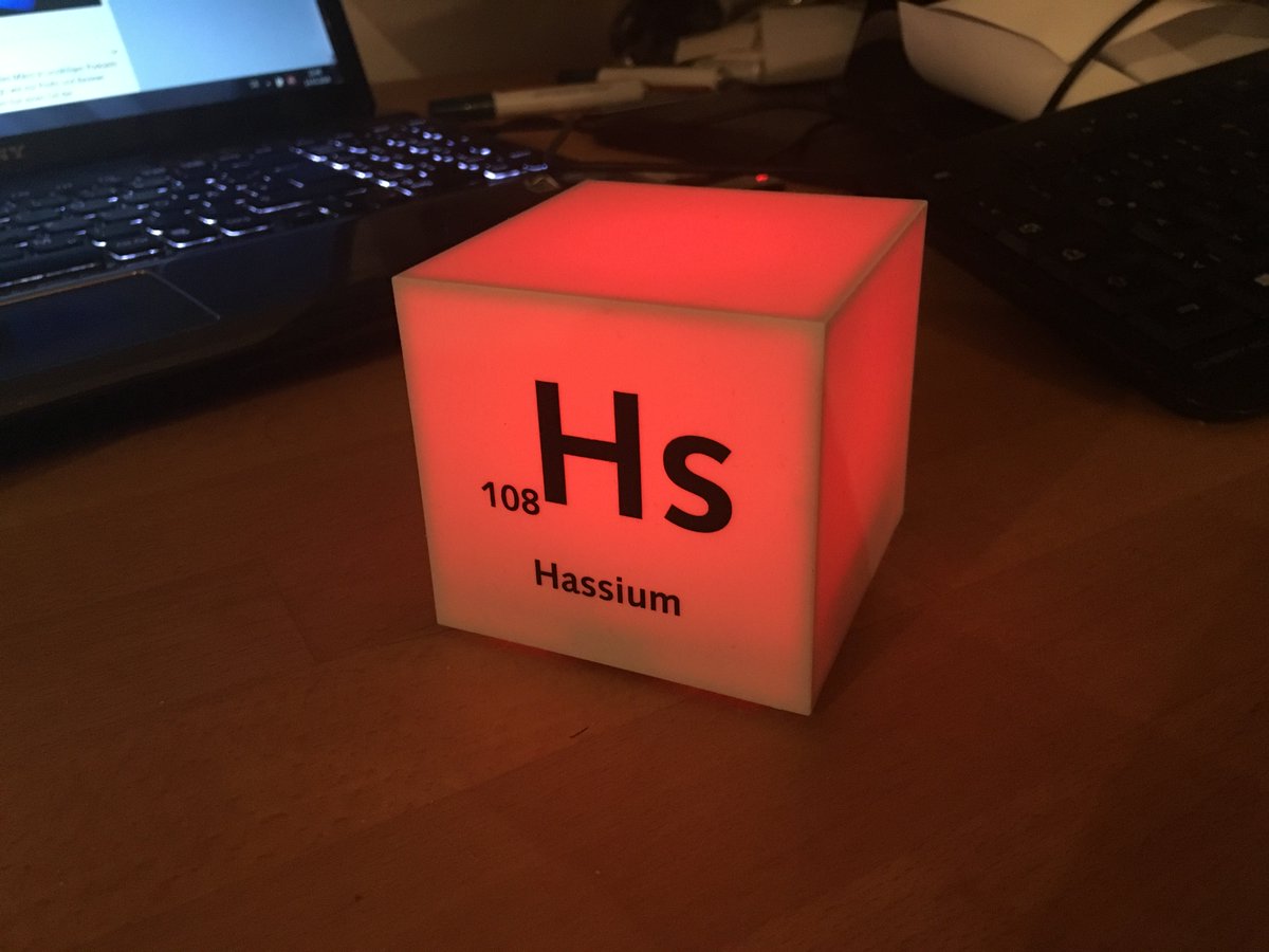 RiffKosmos's tweet photo. @GSI_de Auf dem Schreibtisch macht #Hassium wirklich was her. - Happy Birthday! #UniverseOnTheDesk /fm https://t.co/KkKS2K7tqf