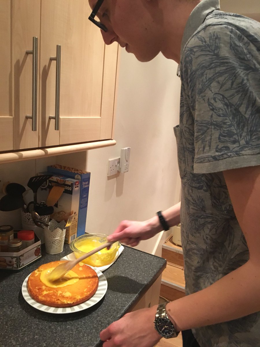 Katy_S_Ellis's tweet photo. Baking complete for @PharmaSupport bake sale tomorrow at @UoN_Pharmacy foyer @ 12-2pm tomorrow! @GautamChPaul @_araoof #cheesescones #blueberrybuns #choccupcakes #lemonlayercake https://t.co/W4HHiPlv2b