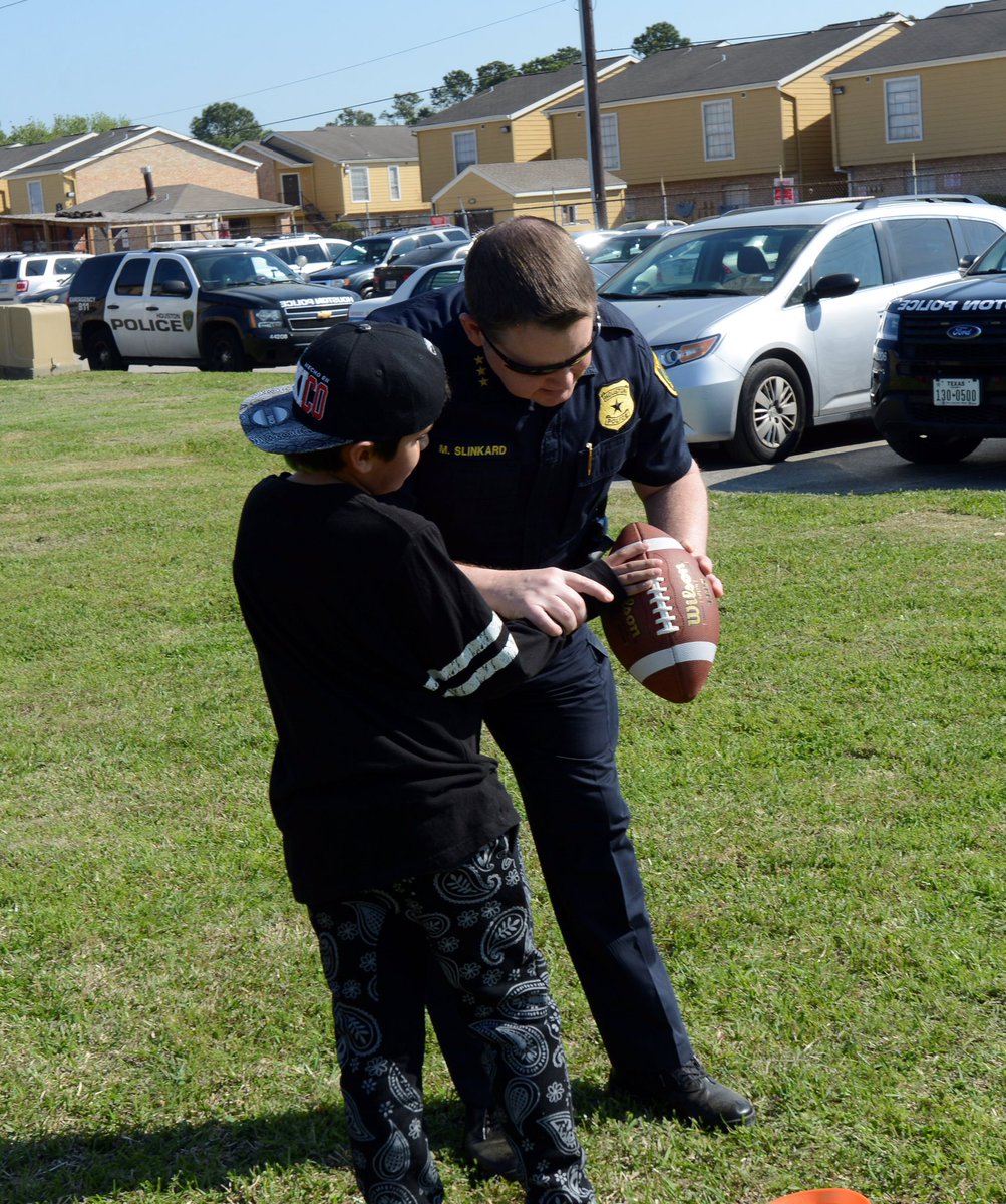 MattSlinkard's tweet image. A little football in March is good for the soul especially with great kids in our community. Welcome back Greater Houston PAL and thanks @ArtAcevedo @TroyFinner and @houstonpolice