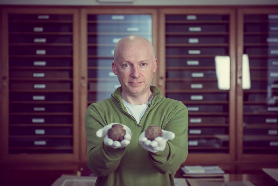 AshmoleanMuseum's tweet photo. "We still do not know why these stone balls were created. Could they have been made by ancient mathematicians?" – @MarcusduSautoy discovers the Ashmolean's Neolithic carved stone balls in our #ThinkingWithThings series: https://t.co/TfXdge55l6 #PiDay #PiDay2018 https://t.co/MN5dJan5oP