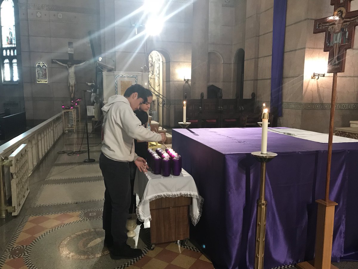 shschooldc's tweet photo. Today, our 8th graders lit 17 candles for the victims of the most recent school shooting and led our school in prayer for an end to violence. #prayoutforpeace #enough https://t.co/a5Do4WcS4F