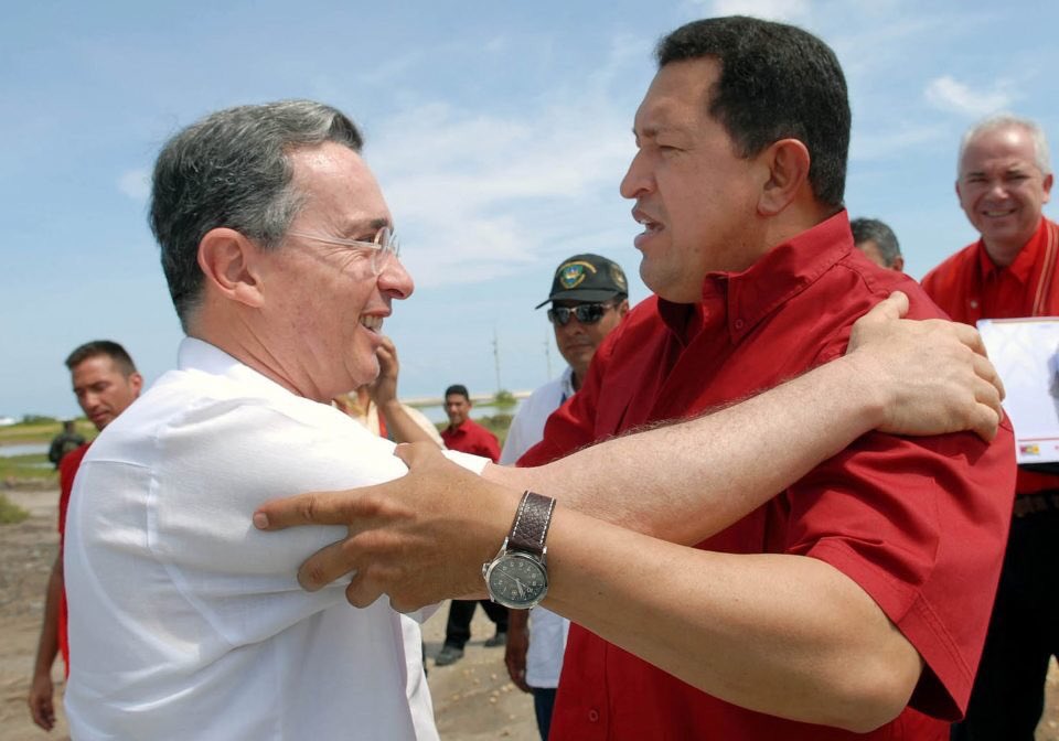 Jacintopingo's tweet photo. @jcpastrana @petrogustavo Estas también son buenísimas! #YLesCreen ellos lo abrazaron por años, son los padres del CastroChavismo en Colombia, por eso somos potencia mundial👍🏻 https://t.co/8MqODhKFWx